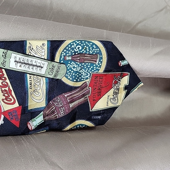 COCA COLA Novelty Vintage Graphic Print Men's Silk Neck Tie‎ - Picture 4 of 6